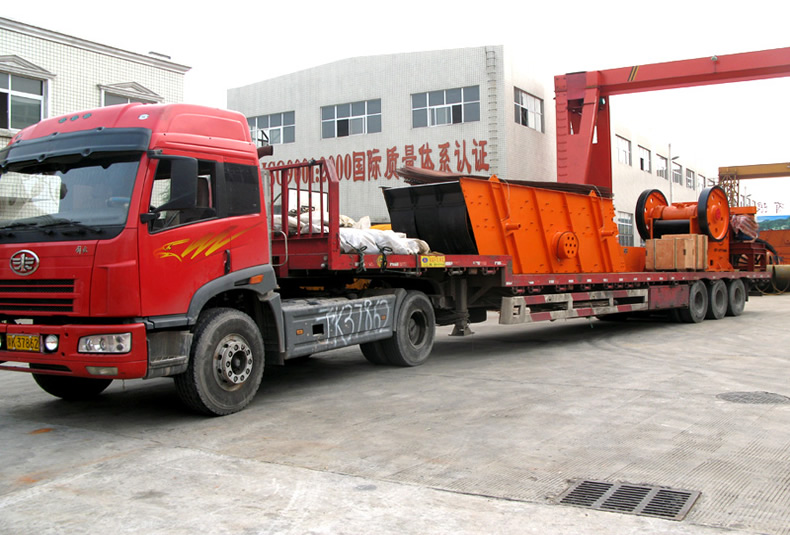 新型石料設備發(fā)貨現場